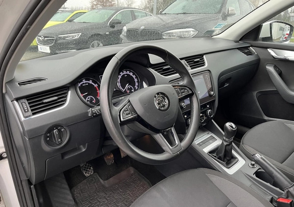 Skoda Octavia cena 54900 przebieg: 109819, rok produkcji 2018 z Szczawno-Zdrój małe 254
